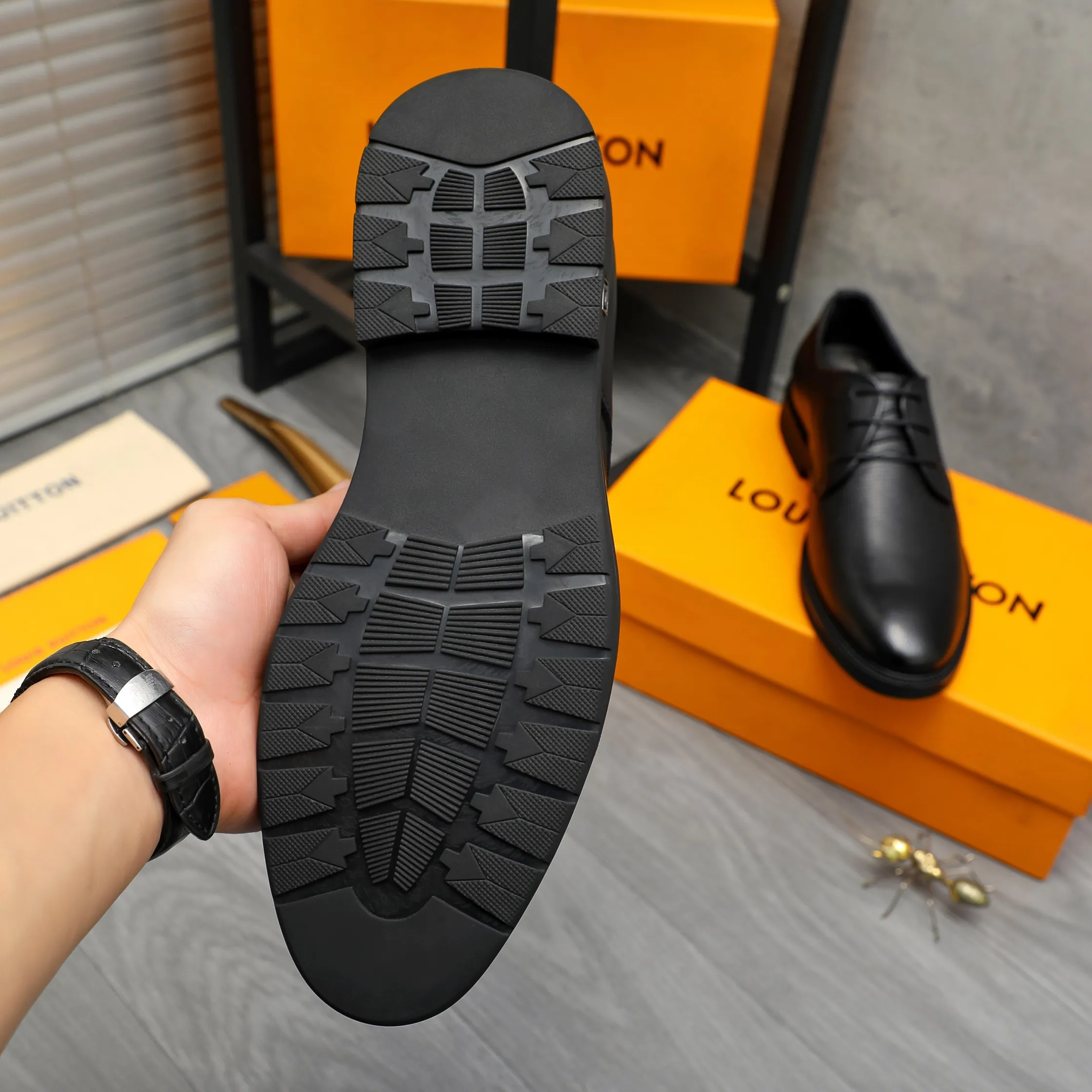 Men's shoes 💰p442 Product trademark: LV (Louis Vuitton) business lace-up leather shoes Regular size: 38-46 (45.46 custom-made, non-returnable) Product materials: Selected vertical grain cowhide upper, cowhide lining, rubber outsole